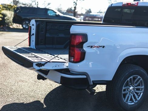 New 2025 Chevrolet Colorado LT w/ LT Convenience Package image 12