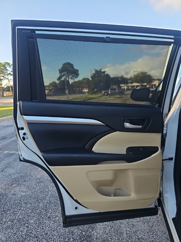 Used 2017 Toyota Highlander XLE FWD image 14