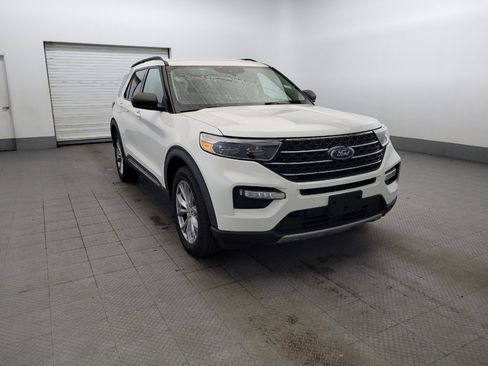 Used 2020 Ford Explorer XLT w/ Equipment Group 202A AWD/4WD image 13