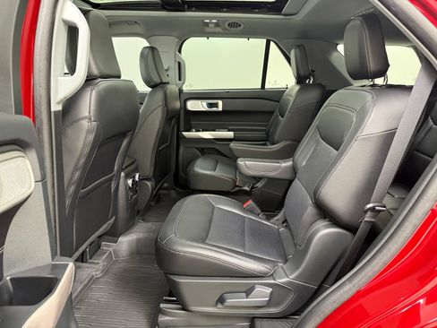 Used 2024 Ford Explorer Limited w/ Limited Technology Package RWD image 24
