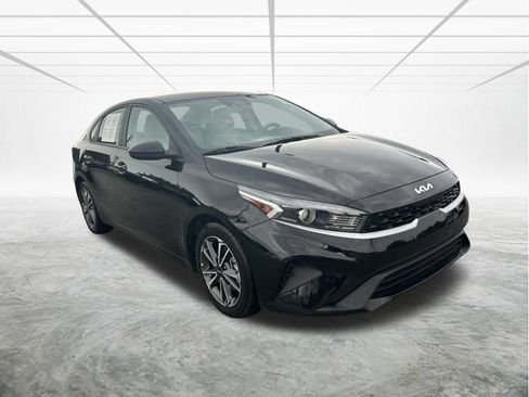 Used 2023 Kia Forte LXS FWD image 2
