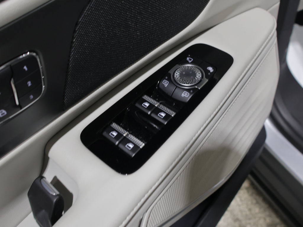 Used 2026 Lincoln Nautilus Premier AWD/4WD image 14