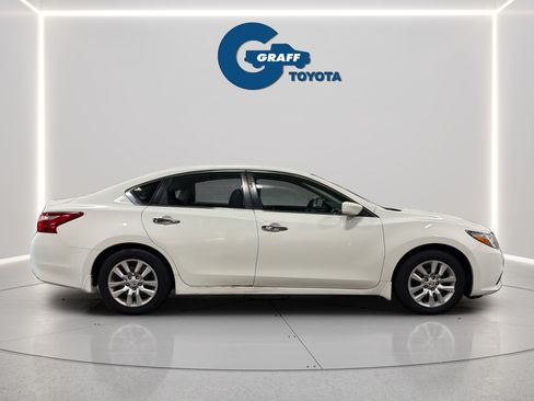 Used 2017 Nissan Altima 2.5 S w/ Power Driver Seat Package FWD image 9