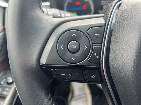 Used 2024 Toyota Venza XLE AWD/4WD image 19