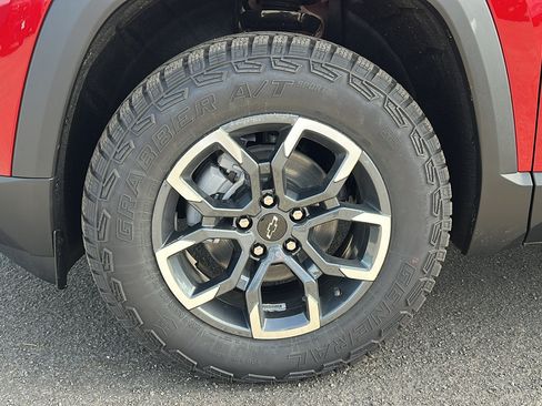 New 2026 Chevrolet Equinox ACTIV w/ Convenience Package III AWD/4WD image 10