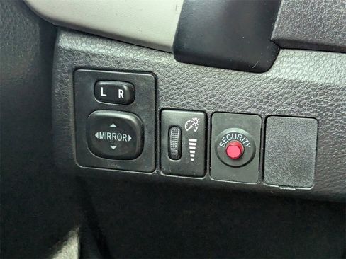 Used 2017 Toyota Corolla LE image 28