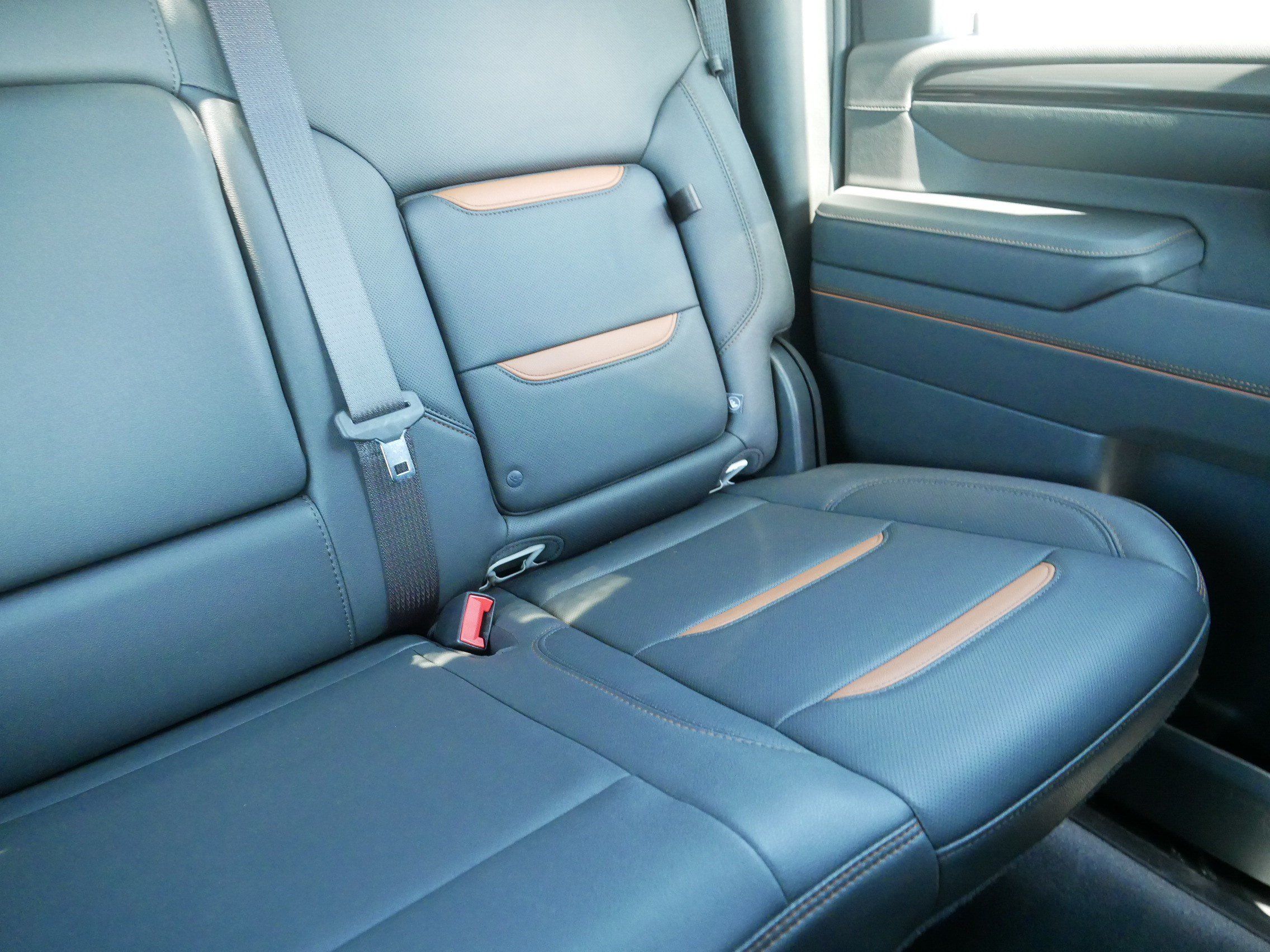 Used 2024 GMC Sierra 2500 AT4 w/ AT4 Premium Plus Package AWD/4WD image 14