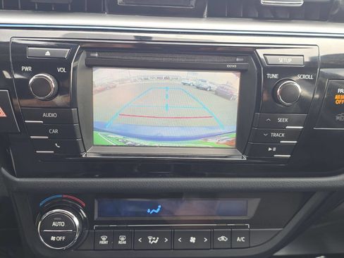 Used 2015 Toyota Corolla S image 19