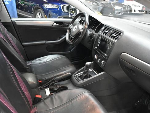 Used 2017 Volkswagen Jetta SE image 30