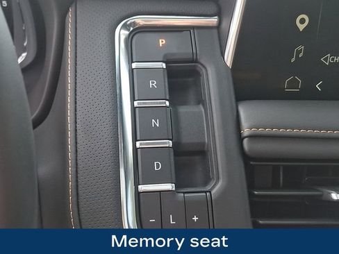 Used 2024 GMC Yukon AT4 w/ AT4 Premium Plus Package AWD/4WD image 13