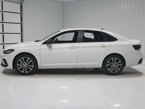 Used 2025 Volkswagen Jetta Sport image 8