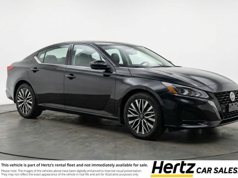 Used 2025 Nissan Altima 2.5 SV image 1