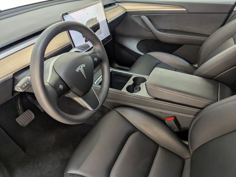 Used 2023 Tesla Model Y Long Range image 4