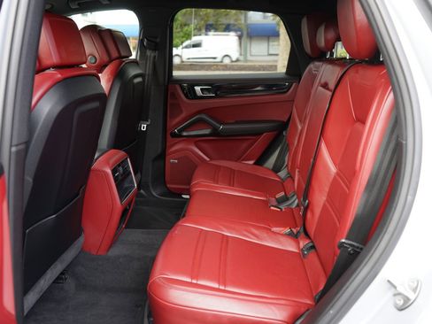Used 2019 Porsche Cayenne image 22