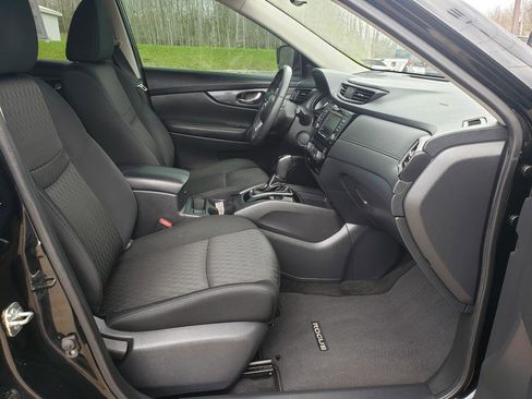 Used 2018 Nissan Rogue SV w/ Premium Package image 16