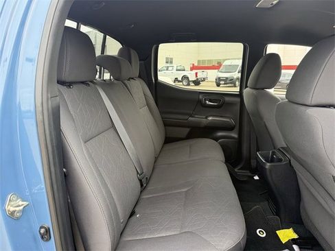 Used 2019 Toyota Tacoma TRD Sport w/ Technology Package image 32