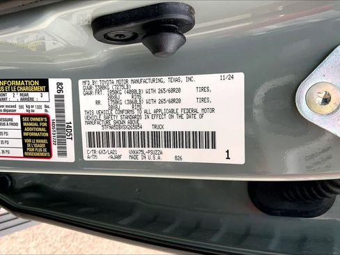 Used 2025 Toyota Tundra Platinum AWD/4WD image 35