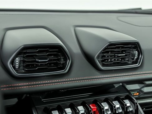Used 2021 Lamborghini Huracan EVO RWD image 26
