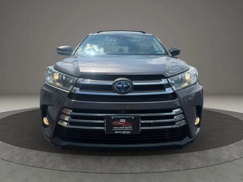 Used 2018 Toyota Highlander Limited Platinum AWD/4WD image 3