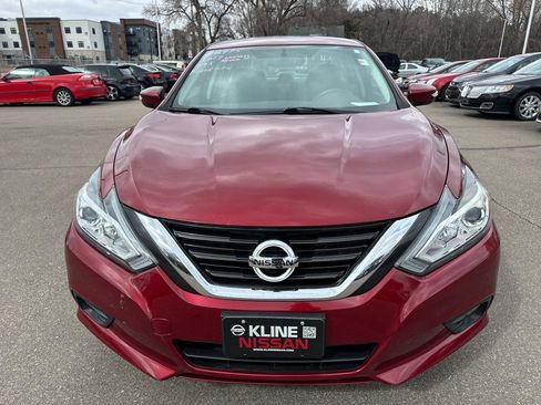 Used 2017 Nissan Altima 2.5 SL w/ Moonroof Package image 2