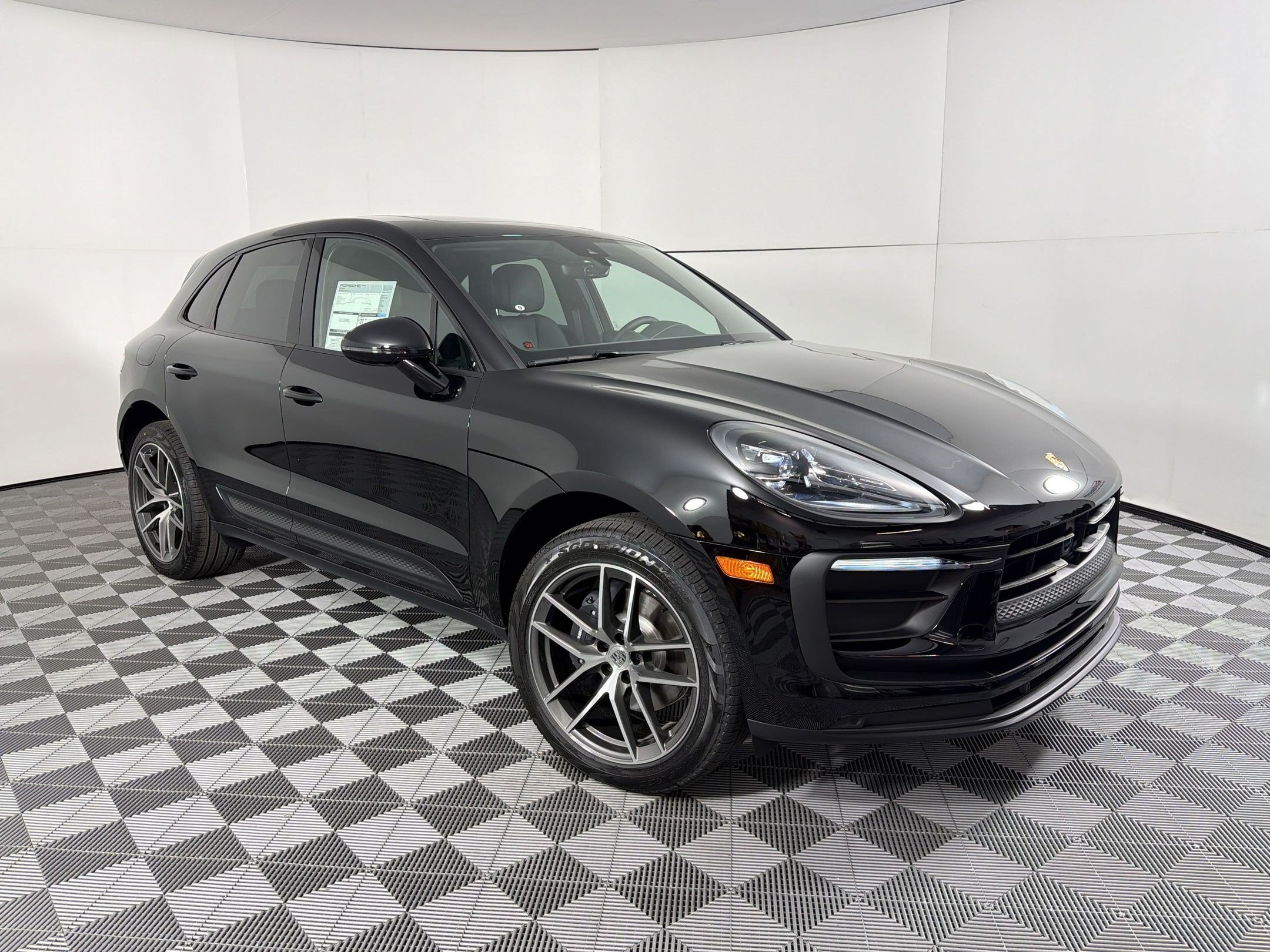 Used 2026 Porsche Macan AWD/4WD image 7