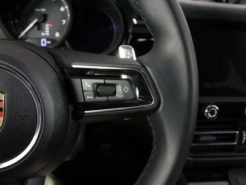 Certified 2025 Porsche Macan AWD/4WD image 15