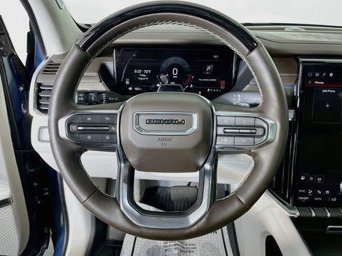 Used 2025 GMC Acadia Denali w/ Super Cruise Package FWD image 11