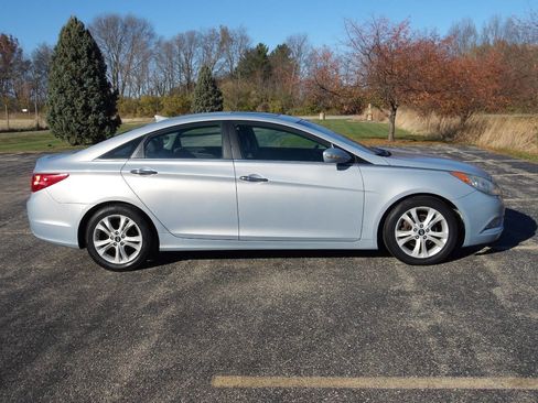Used 2011 Hyundai Sonata Limited w/ Navigation Pkg 5 image 2