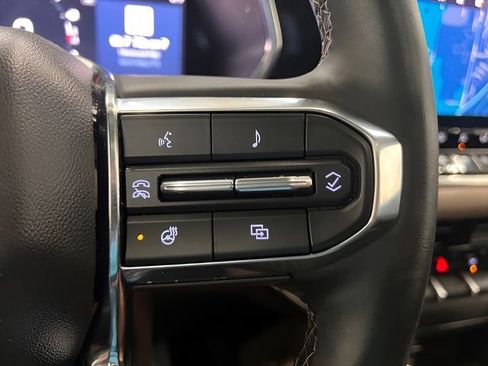 Used 2025 GMC Canyon Denali AWD/4WD image 16