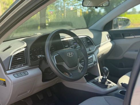 Used 2018 Hyundai Elantra SE w/ Cargo Package FWD image 11