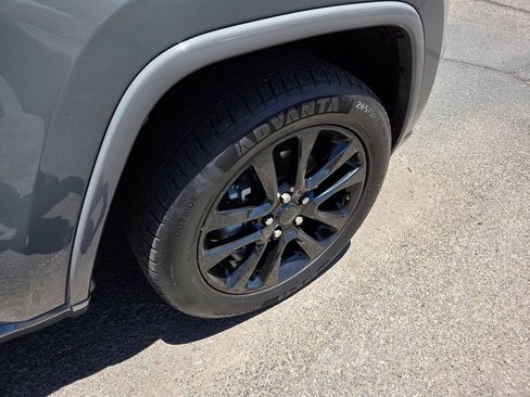 Used 2020 Jeep Grand Cherokee Altitude RWD image 11