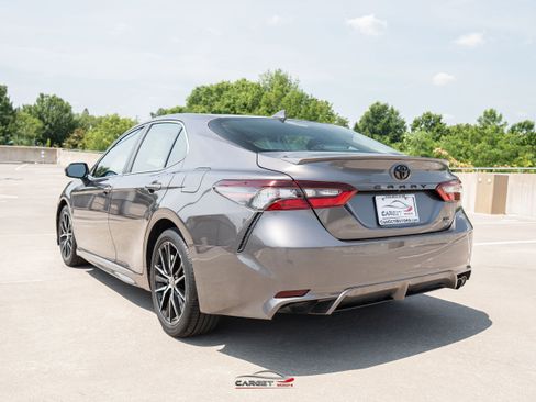 Used 2021 Toyota Camry SE FWD image 5