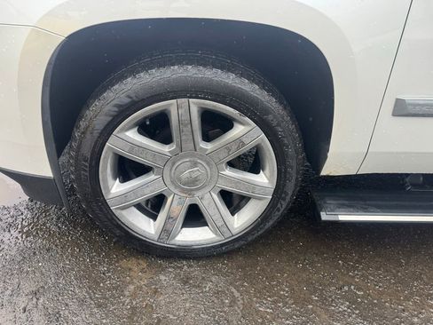 Used 2016 Cadillac Escalade Premium image 22