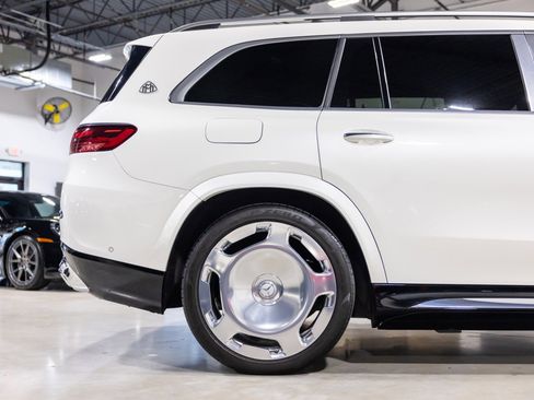 Used 2024 Mercedes-Benz Maybach GLS 600 4MATIC image 23