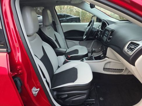 Used 2019 Jeep Compass Latitude w/ Popular Equipment Group image 11