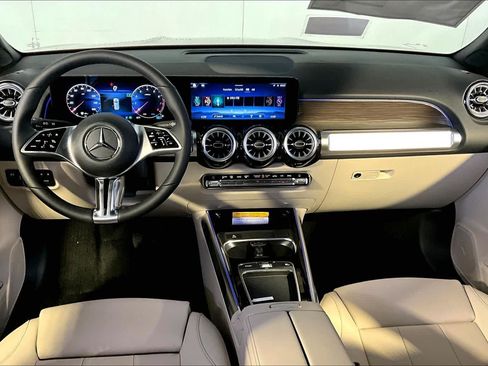 New 2026 Mercedes-Benz GLB 250 4MATIC image 7