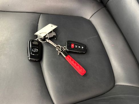 Used 2023 Toyota RAV4 XLE Premium image 38