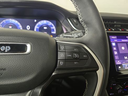 Used 2025 Jeep Grand Cherokee L Altitude AWD/4WD image 18