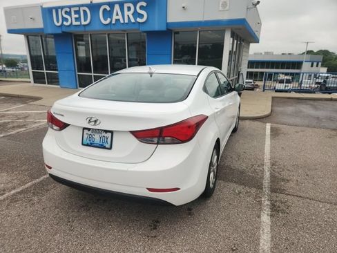 Used 2015 Hyundai Elantra SE w/ Option Group 02 FWD image 7