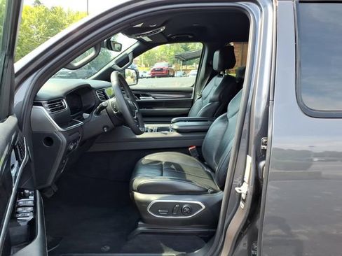 Used 2022 Jeep Wagoneer Series I w/ Convenience Group I AWD/4WD image 4
