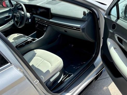 Used 2025 Hyundai Sonata SEL FWD image 32