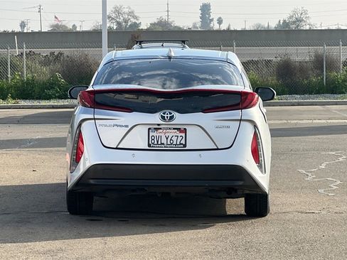 Certified 2021 Toyota Prius Prime Limited w/ Carpet Mat Package (TMS) image 6