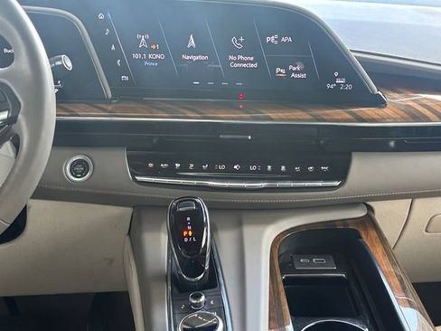 Used 2024 Cadillac Escalade Premium Luxury Platinum AWD/4WD image 4