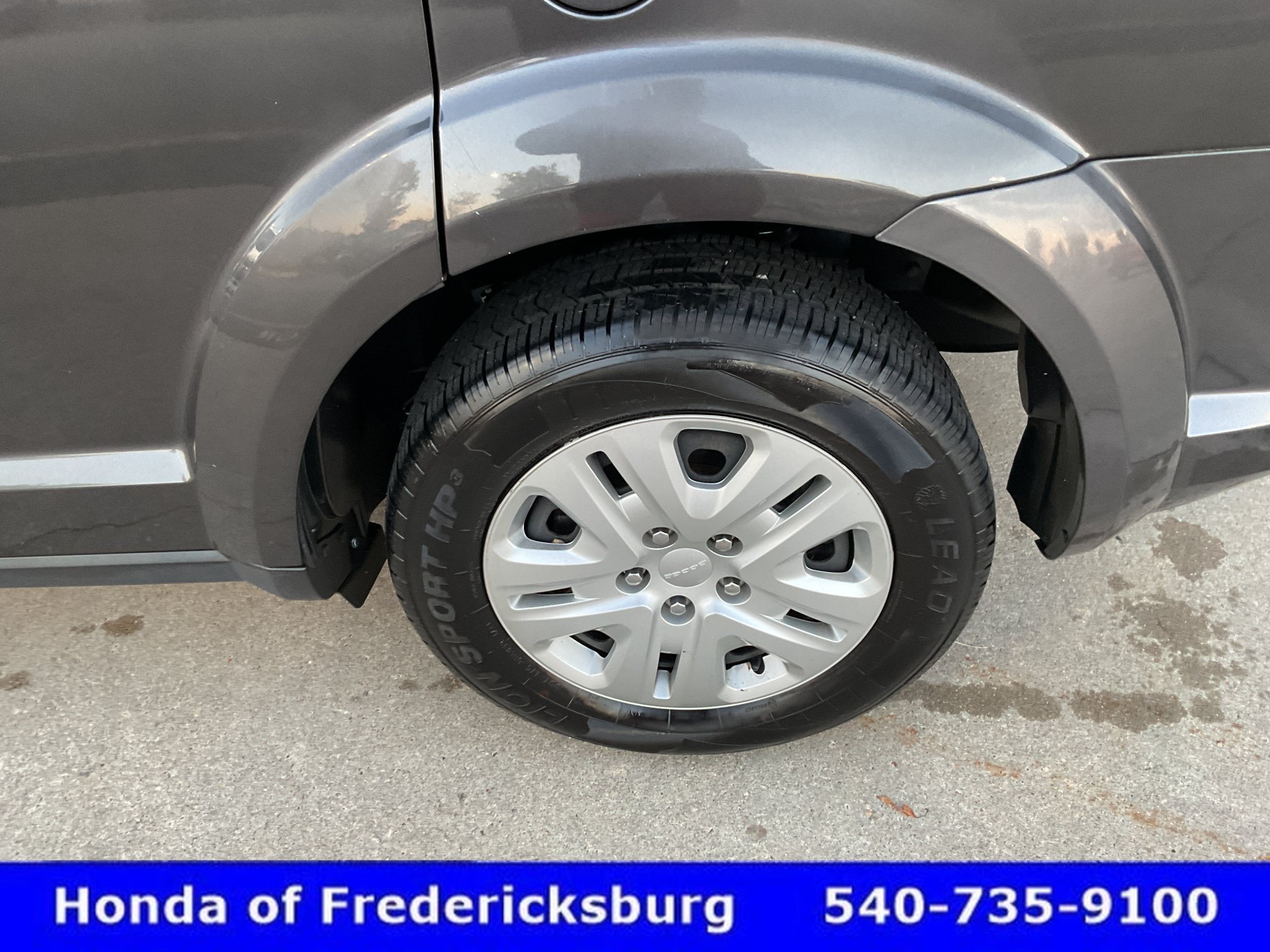 Used 2018 Dodge Journey SE FWD image 11