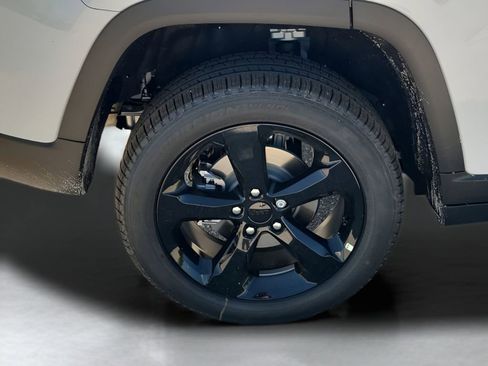 New 2025 Jeep Grand Cherokee Limited w/ Black Appearance Package AWD/4WD image 19
