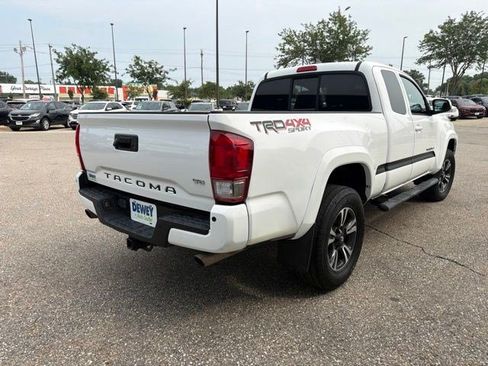 Used 2017 Toyota Tacoma TRD Sport w/ Premium & Technology Package AWD/4WD image 5