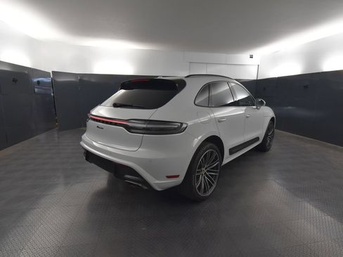 Certified 2025 Porsche Macan AWD/4WD image 7