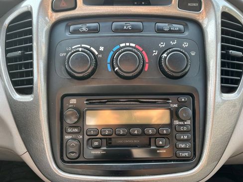 Used 2003 Toyota Highlander 2WD w/ Quick-Order Pkg image 18