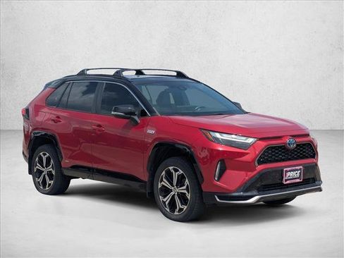 Used 2023 Toyota RAV4 XSE AWD/4WD image 3