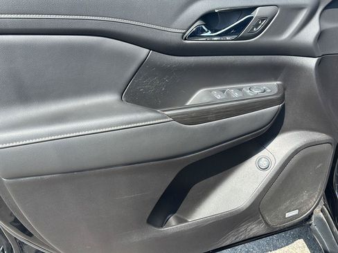Used 2023 GMC Acadia SLT w/ LPO, Floor Liner Package AWD/4WD image 22